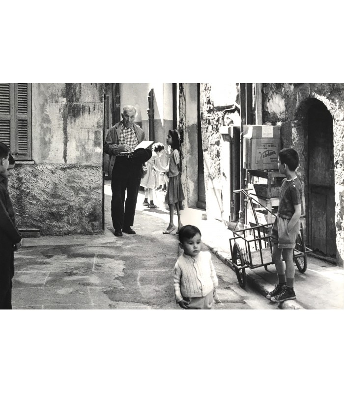 CHAGALL (Marc). McMULLEN (Roy). Le Monde de Chagall. Edition originale. Traduction. Photographies d'Izis Bidermanas.